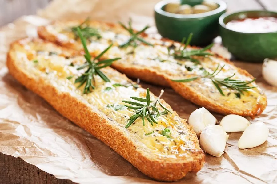 Garlic Bread Recipe: The Perfect Sidekick to Your Pizza Night